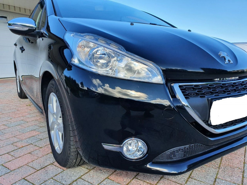 
                                                Voiture
                                                 2015 Peugeot 208 Automatique - ETAT IMPECCABLE