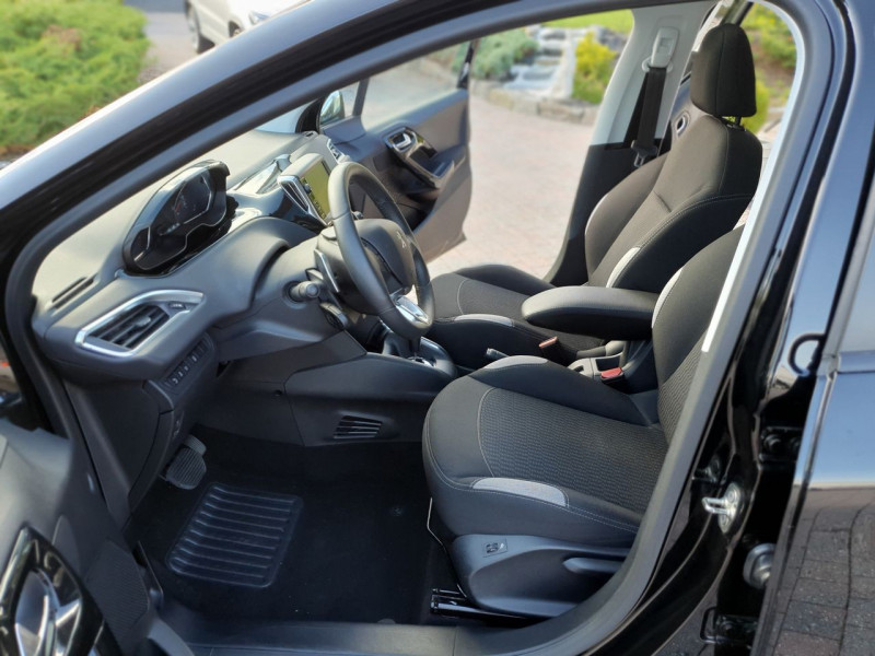 
                                                Voiture
                                                 2015 Peugeot 208 Automatique - ETAT IMPECCABLE