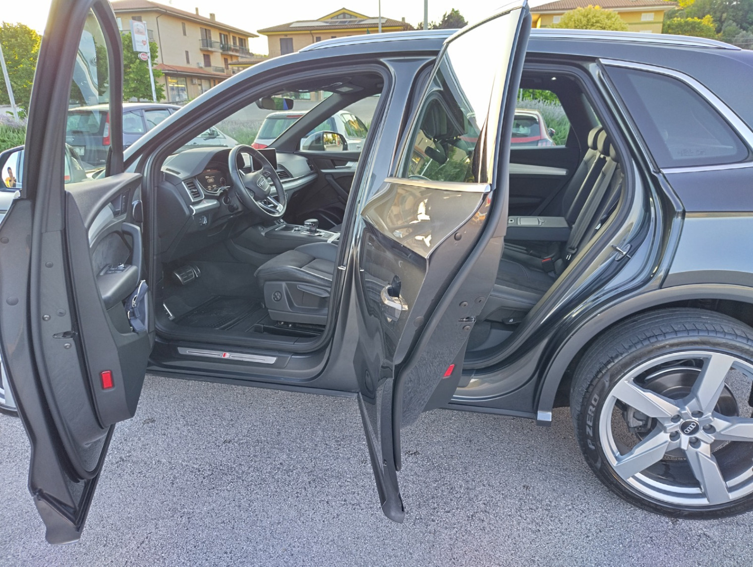 
                                                Voiture
                                                 2020 Audi Q5 40 TDI quattro sport