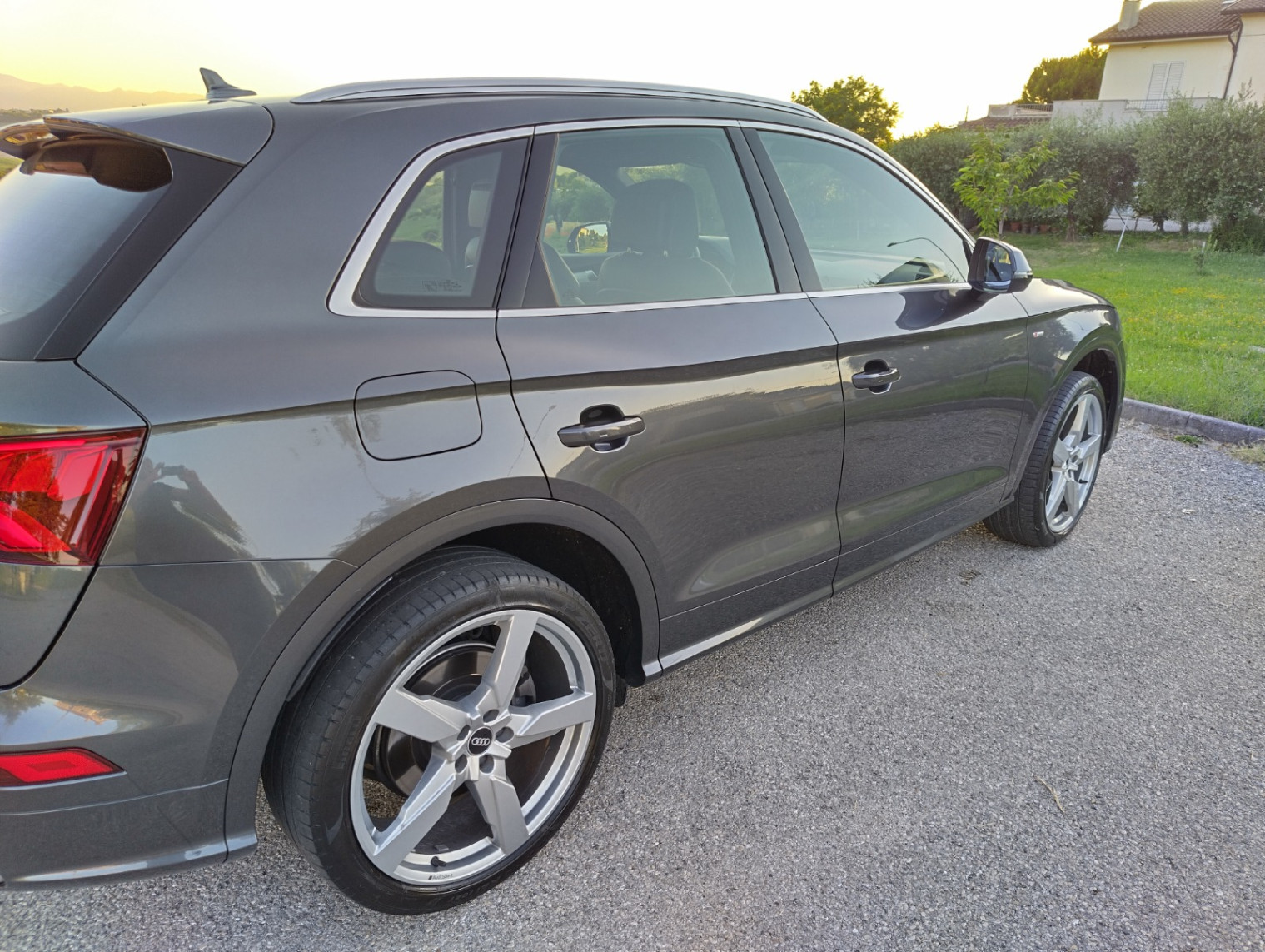 
                                                Voiture
                                                 2020 Audi Q5 40 TDI quattro sport