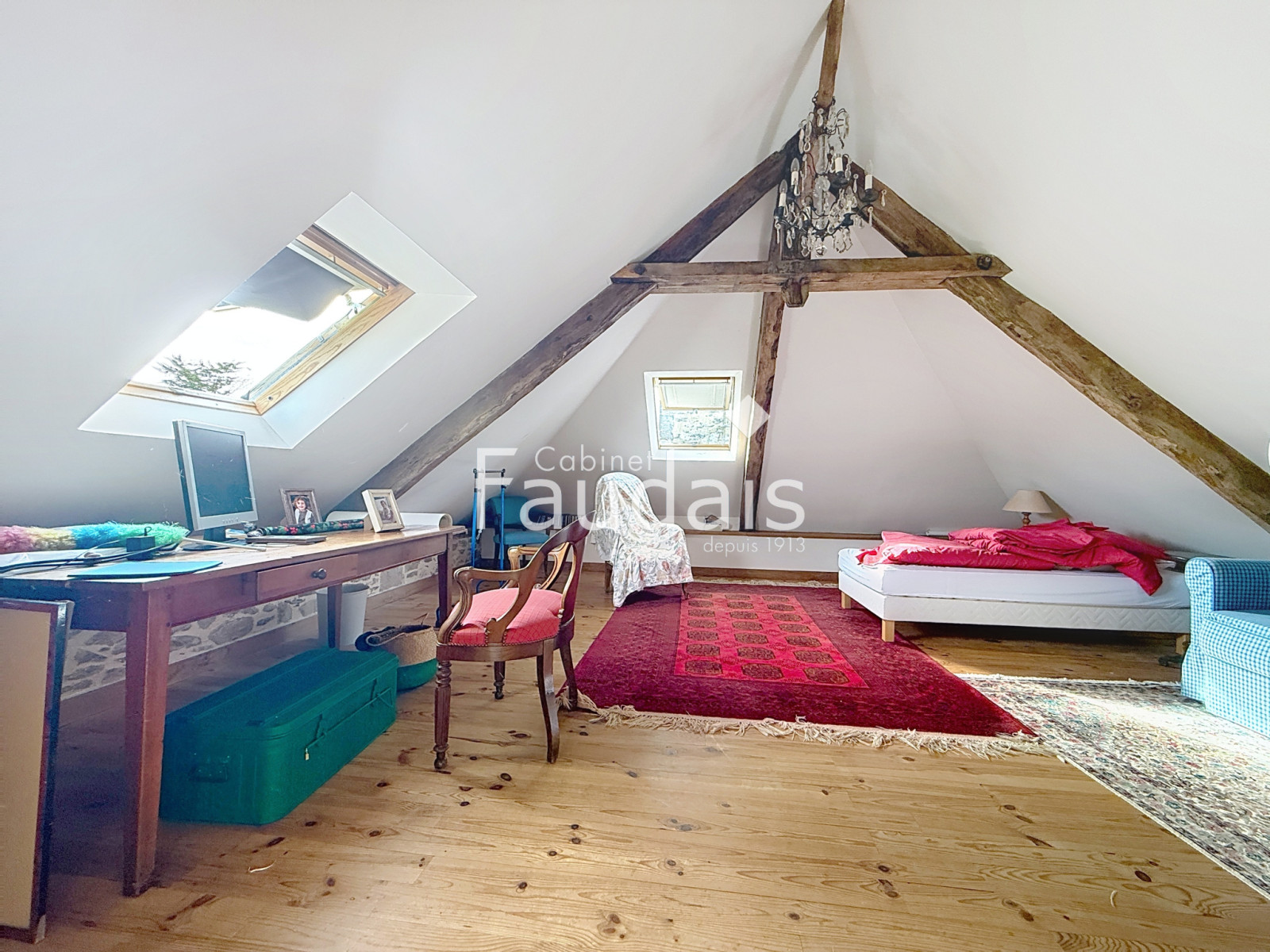 
                                                Vente
                                                 25 minutes de la mer au milieu de 12 hectares