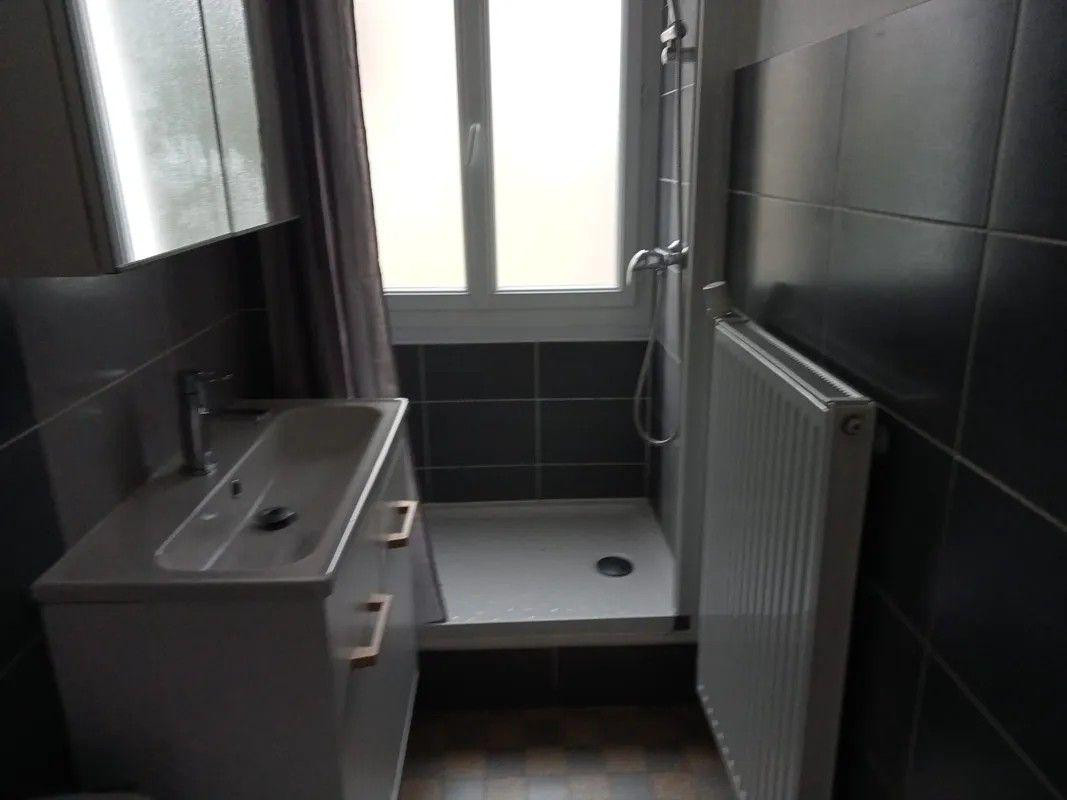 
                                                Location
                                                 2P 39m² entièrement rénové à Montplaisir