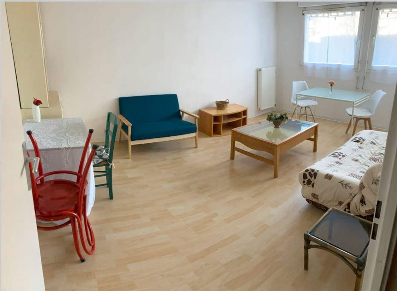 
                                                Location
                                                 2P meublé 47m² lumineux, calme proche Renault