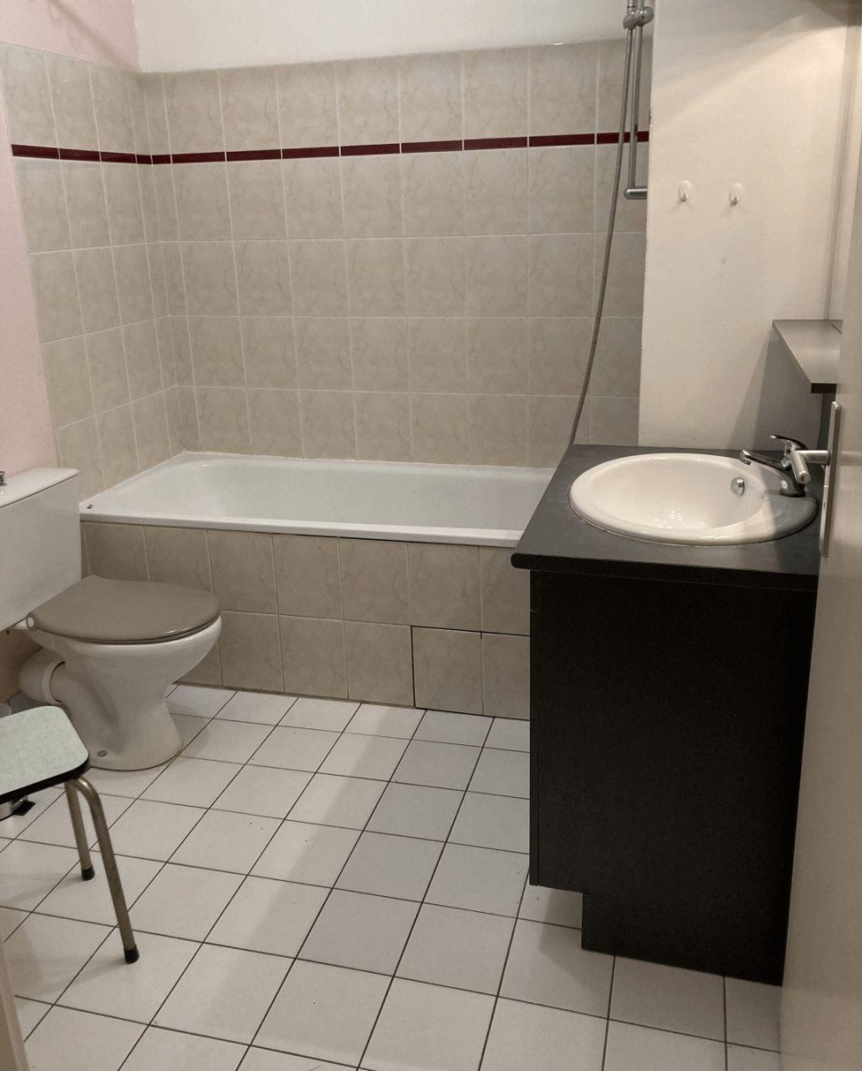 
                                                Location
                                                 2P meublé 47m² lumineux, calme proche Renault