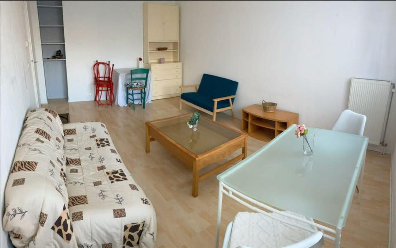 
                                                Location
                                                 2P meublé 47m² lumineux, calme proche Renault