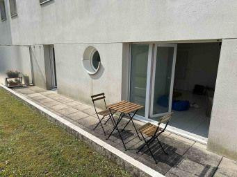 
                                                Location
                                                 2P meublé 48m² avec terrasse, quartier Eraudière