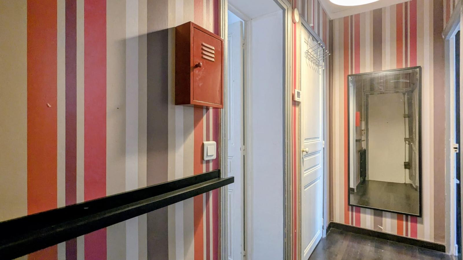 
                                                Location
                                                 2P meublé 60m² calme Père Lachaise avec cachet