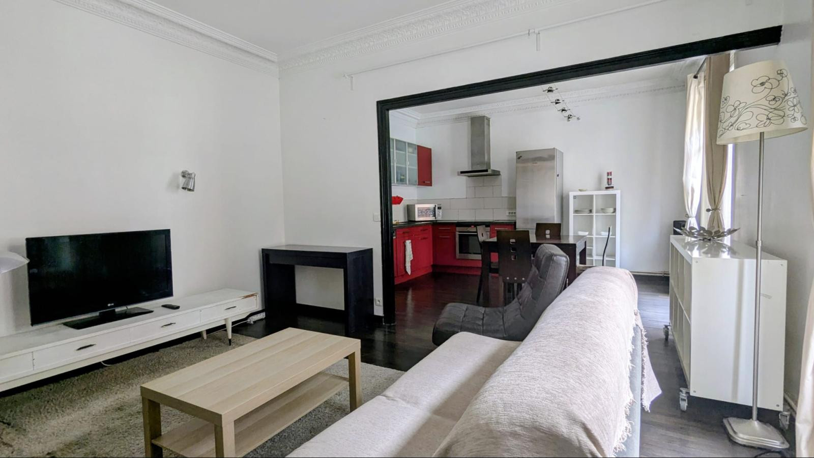 
                                                Location
                                                 2P meublé 60m² calme Père Lachaise avec cachet