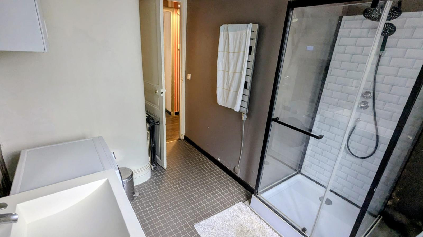 
                                                Location
                                                 2P meublé 60m² calme Père Lachaise avec cachet