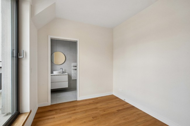 
                                                Vente
                                                 2P Rénové - Quartier Champs-Elysées - Paris 8