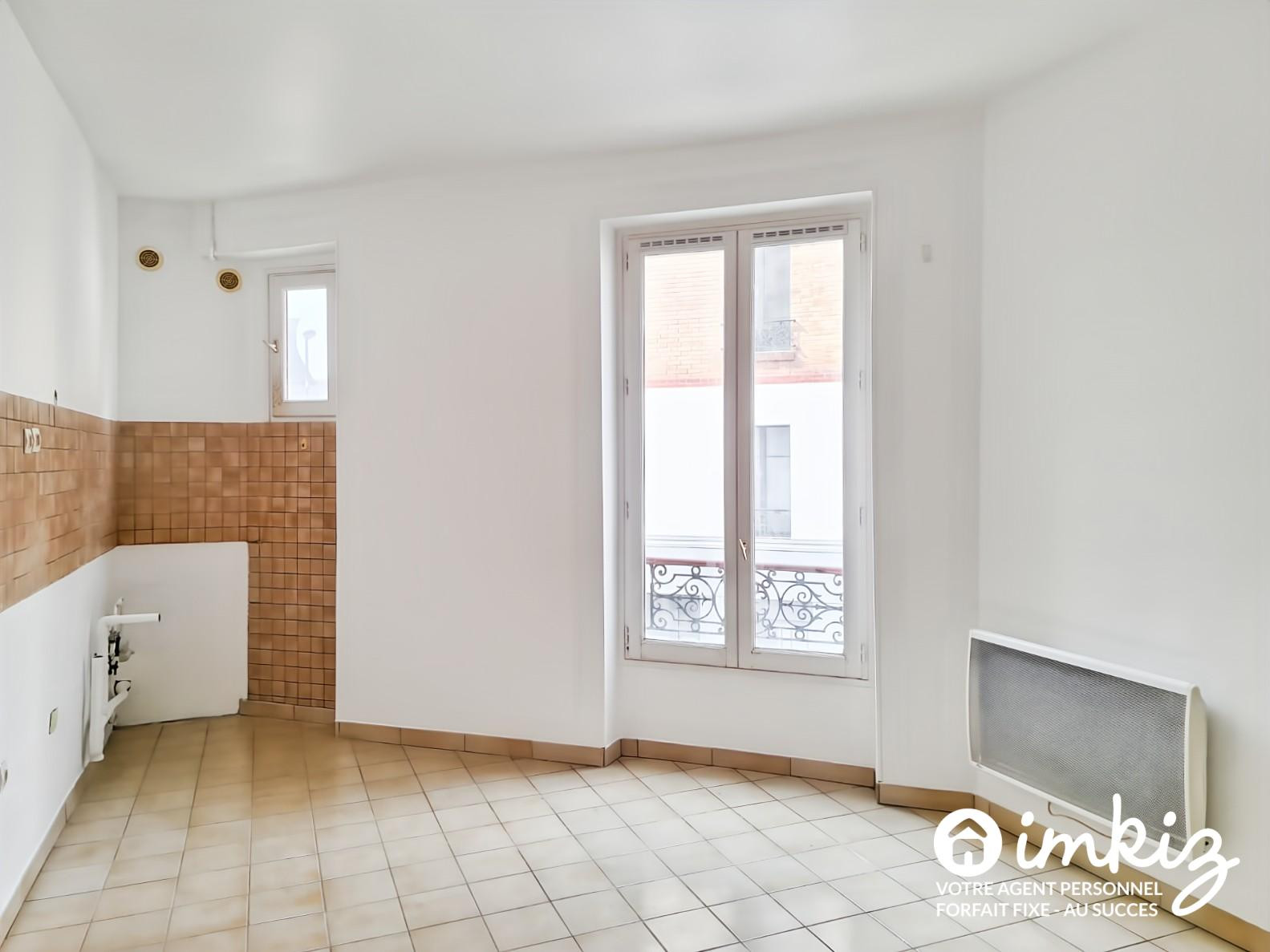 
                                                Vente
                                                 2P traversant, beau potentiel à Vincennes