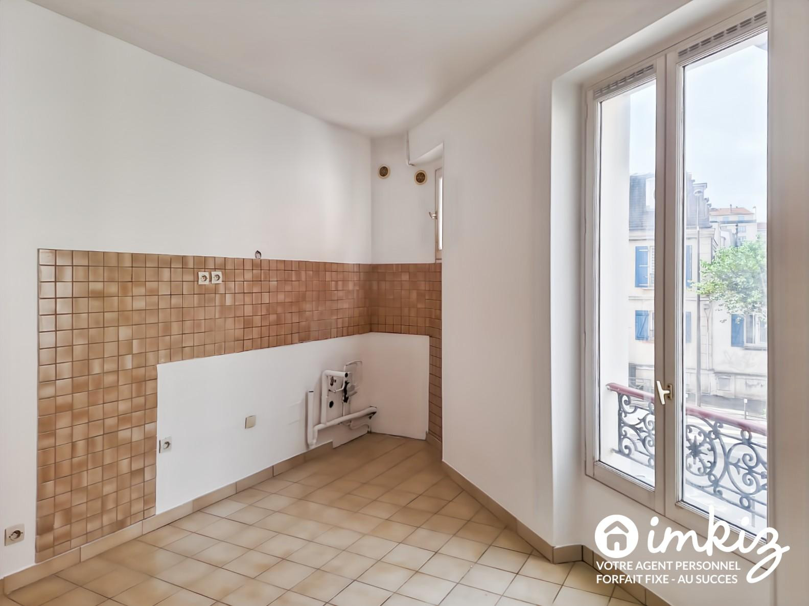 
                                                Vente
                                                 2P traversant, beau potentiel à Vincennes