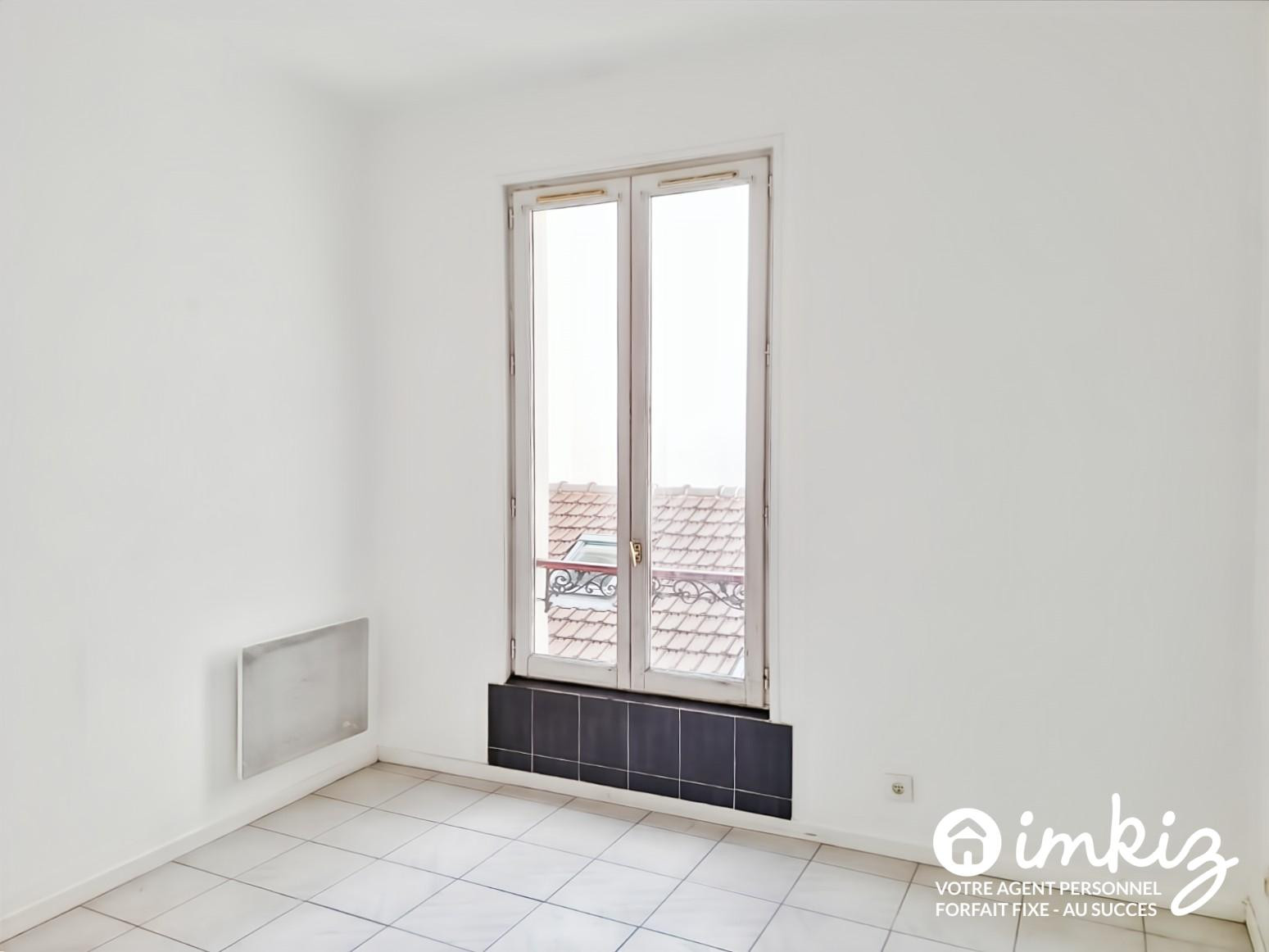 
                                                Vente
                                                 2P traversant, beau potentiel à Vincennes