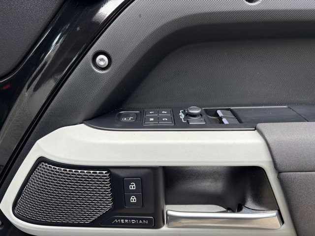 
                                                Voiture
                                                 3.0 D250 MHEV X-Dynamic SE SUV 3dr Diesel Auto 4WD Euro 6 (s/s) (250 ps)