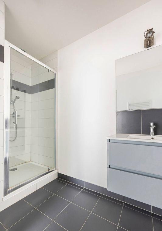 
                                                Colocation
                                                 3 chambres dans grande coloc 100m² place Stanislas