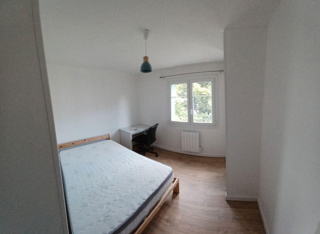 
                                                Colocation
                                                 3 chambres dispo dans belle coloc 72m²