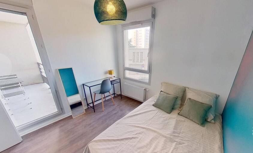 
                                                Colocation
                                                 3 chambres dispo dans belle coloc rénovée