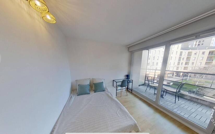 
                                                Colocation
                                                 3 chambres dispo dans belle coloc rénovée