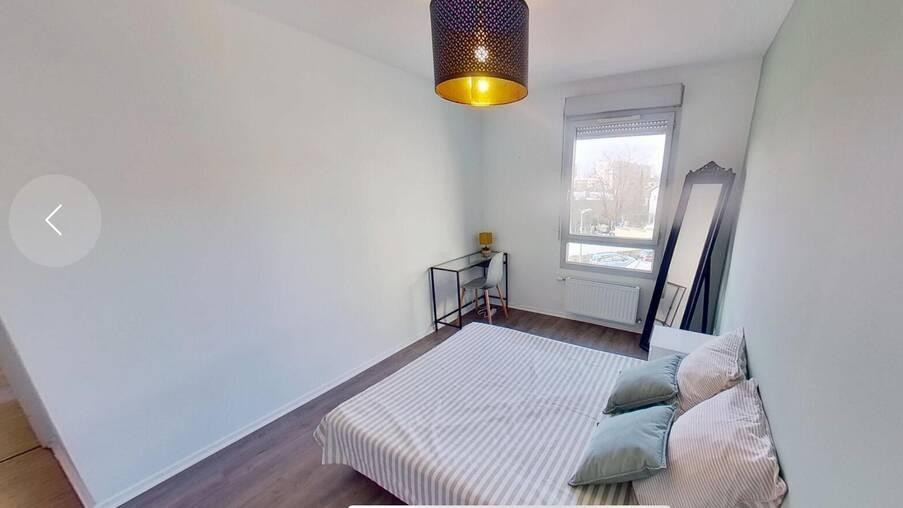 
                                                Colocation
                                                 3 chambres dispo dans belle coloc rénovée