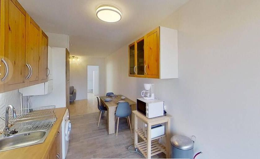 
                                                Colocation
                                                 3 chambres dispo dans belle coloc rénovée