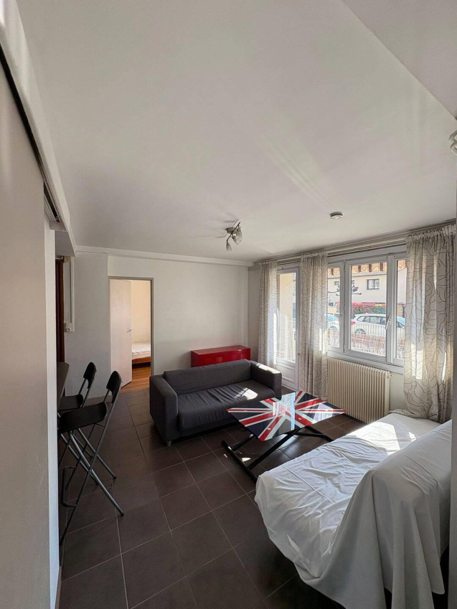 
                                                Colocation
                                                 3 Chambres dispo dans coloc 70m²