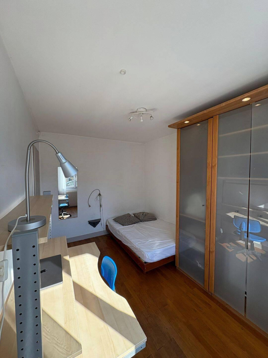 
                                                Colocation
                                                 3 Chambres dispo dans coloc 70m²
