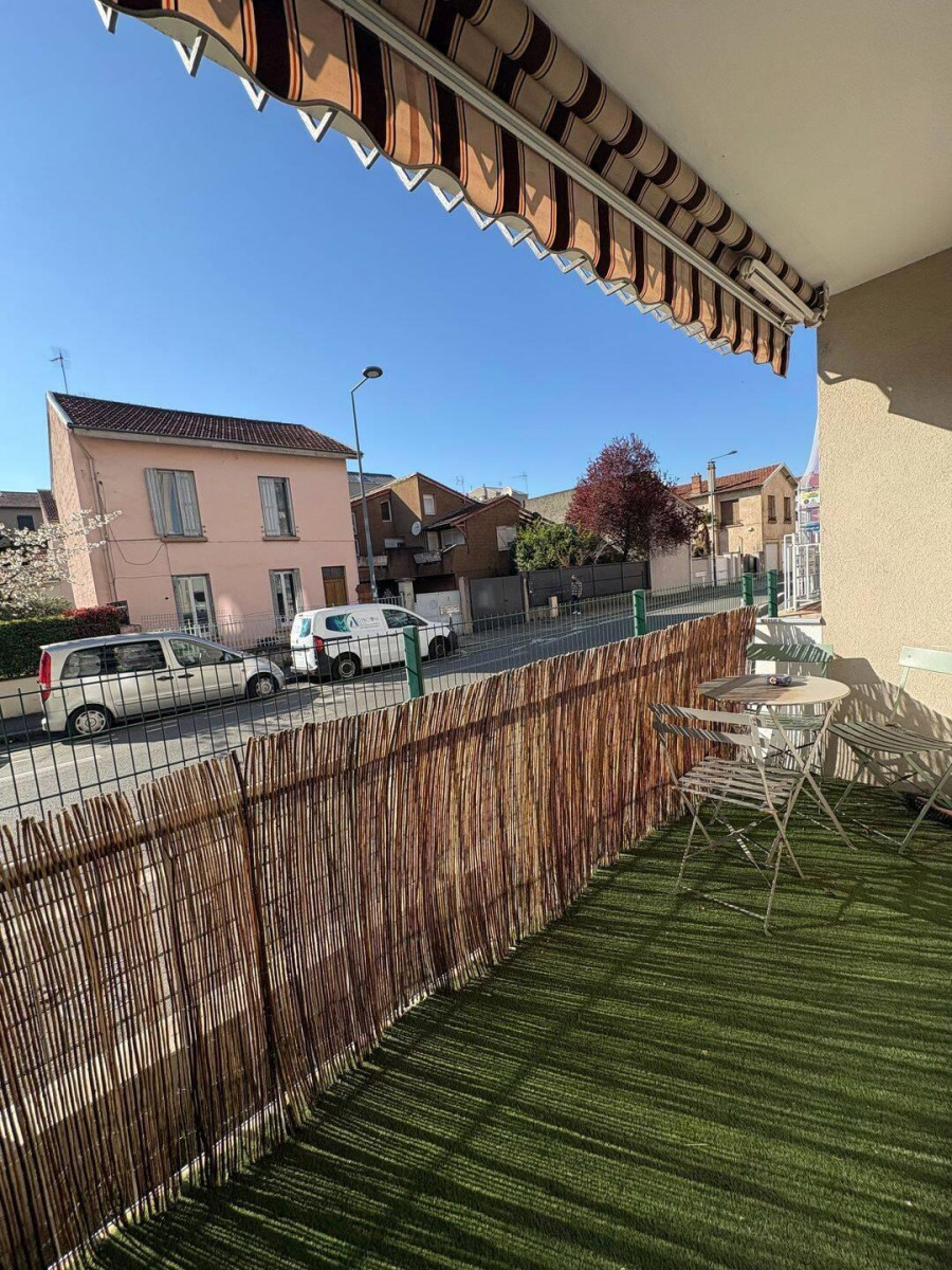 
                                                Colocation
                                                 3 Chambres dispo dans coloc 70m²