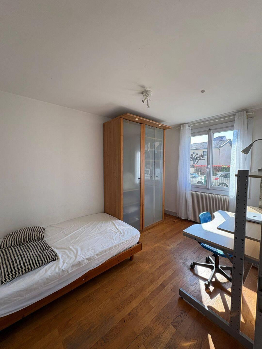 
                                                Colocation
                                                 3 Chambres dispo dans coloc 70m²