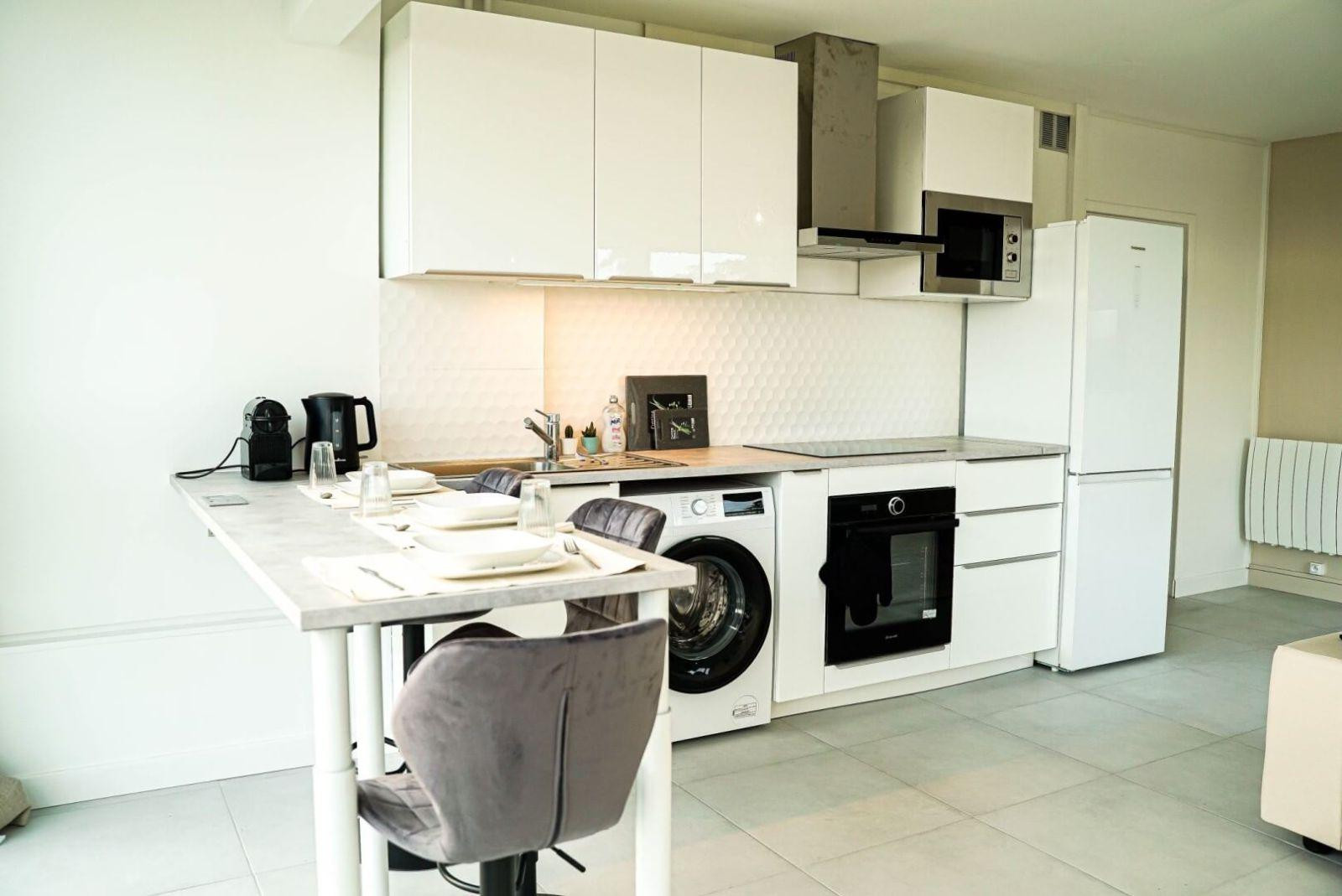 
                                                Colocation
                                                 3 chambres disponibles dans coloc 78m² tt compris
