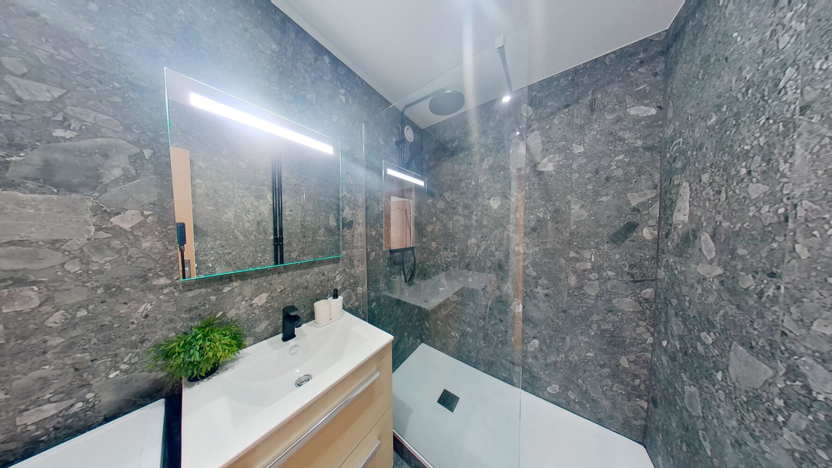 
                                                Colocation
                                                 3 chambres disponibles en colocation