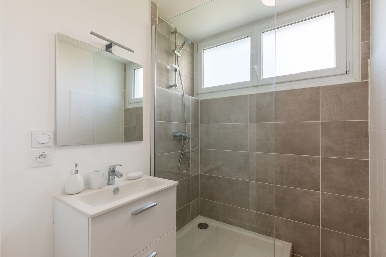 
                                                Colocation
                                                 3 chambres disponibles en colocation