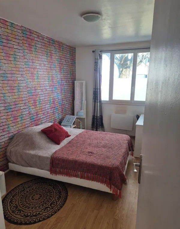 
                                                Colocation
                                                 3 chambres dispos dans coloc 70m² refaite à neuf