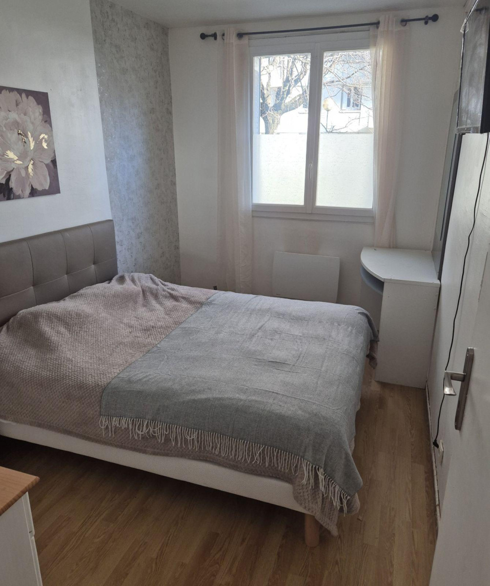 
                                                Colocation
                                                 3 chambres dispos dans coloc 70m² refaite à neuf