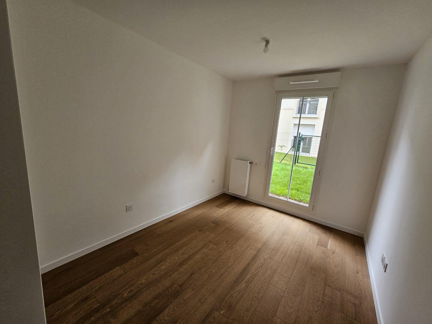 
                                                Colocation
                                                 3 chambres dispos dans coloc neuve avec jardin