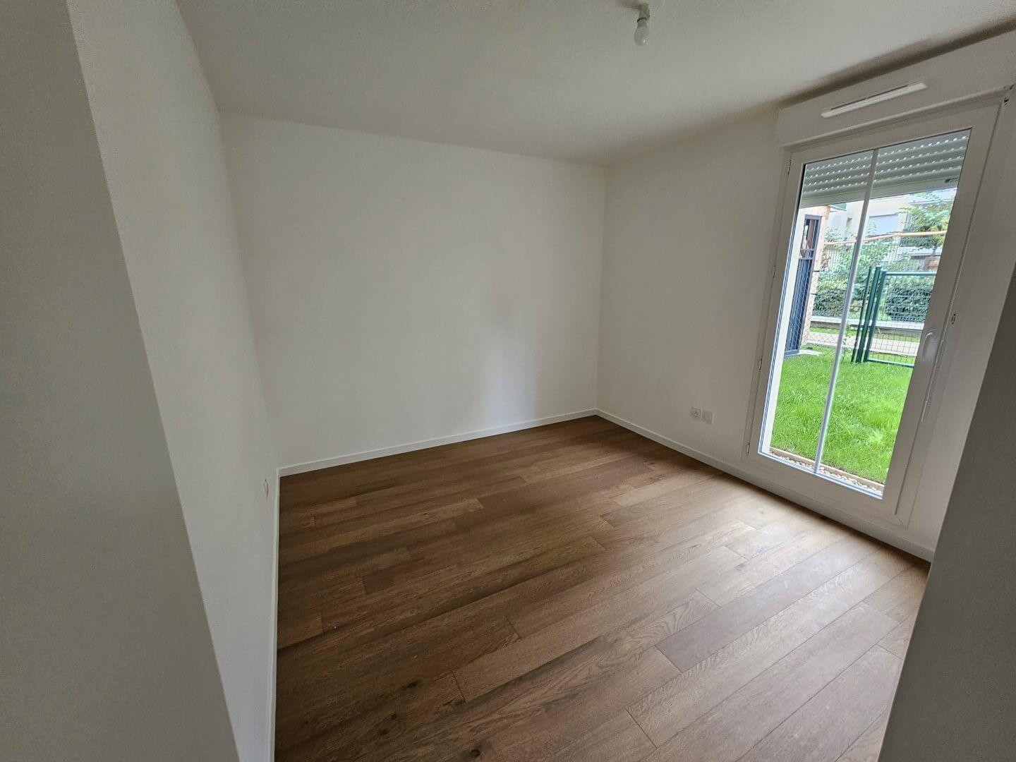 
                                                Colocation
                                                 3 chambres dispos dans coloc neuve avec jardin