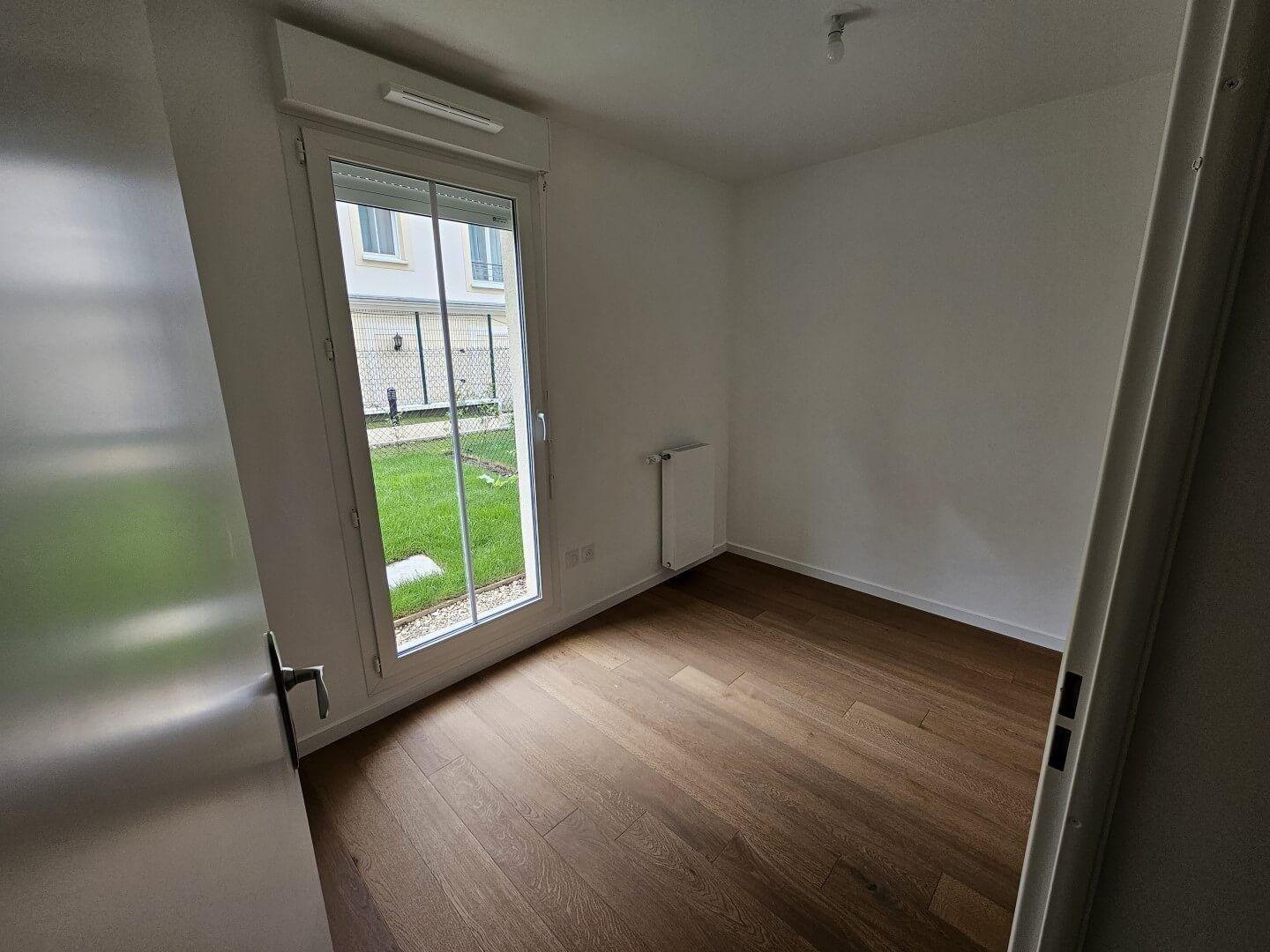 
                                                Colocation
                                                 3 chambres dispos dans coloc neuve avec jardin