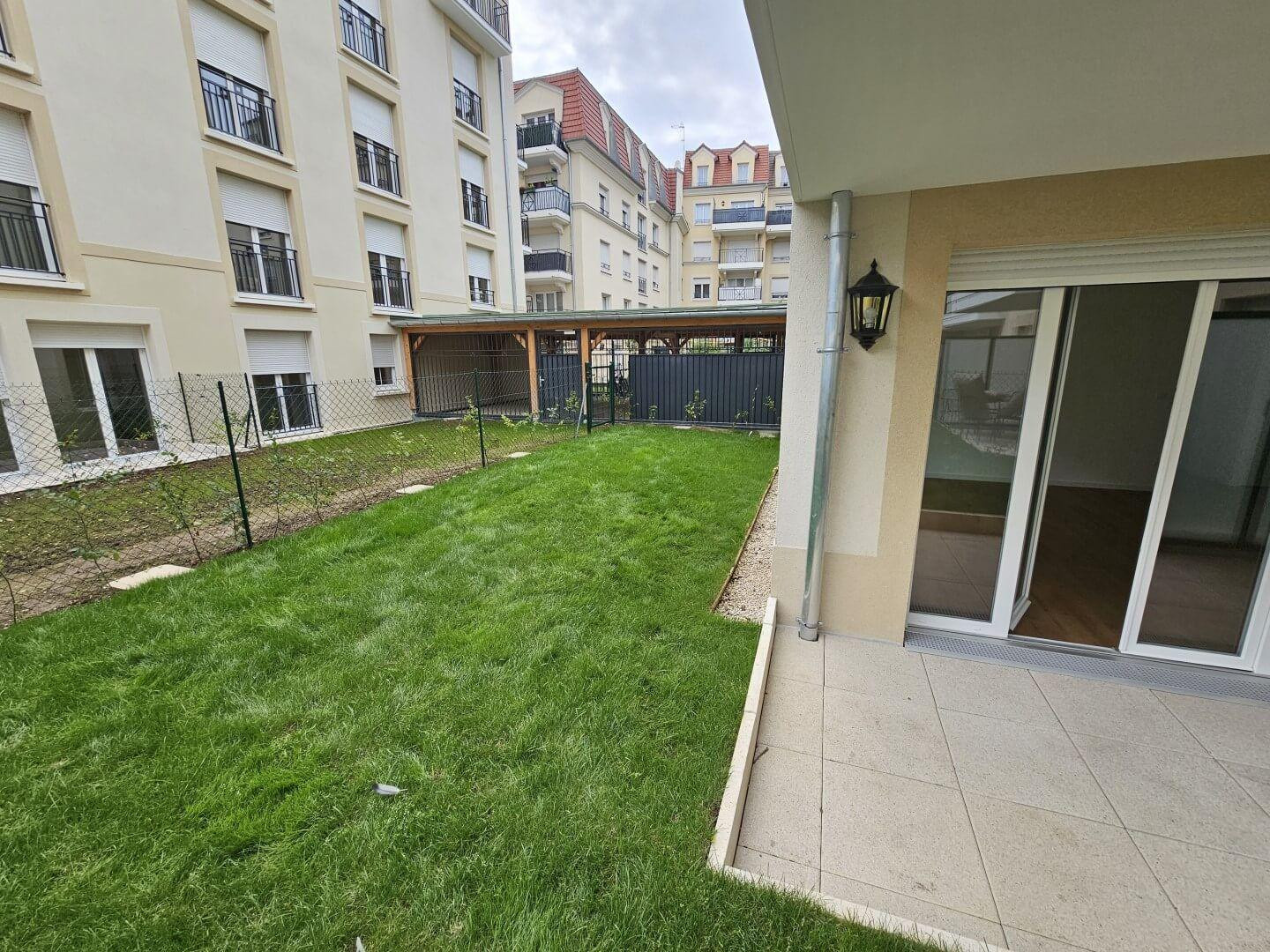 
                                                Colocation
                                                 3 chambres dispos dans coloc neuve avec jardin