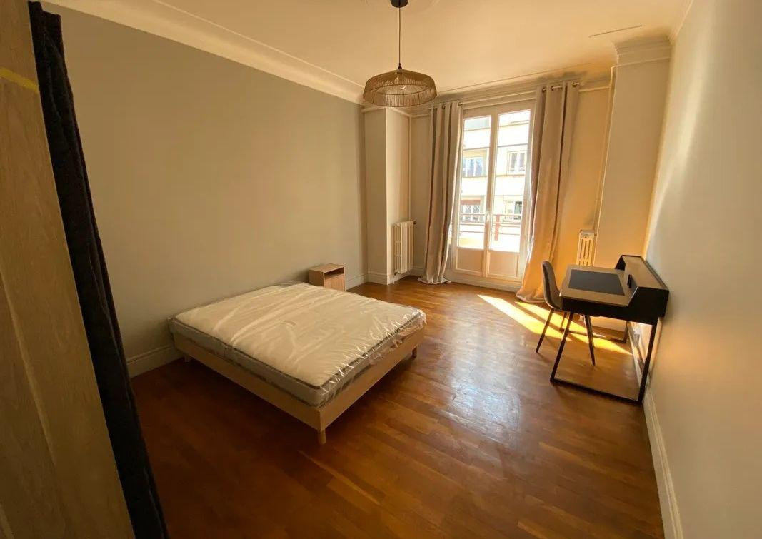 
                                                Colocation
                                                 3 chambres dispos dans grande coloc 95m² île verte