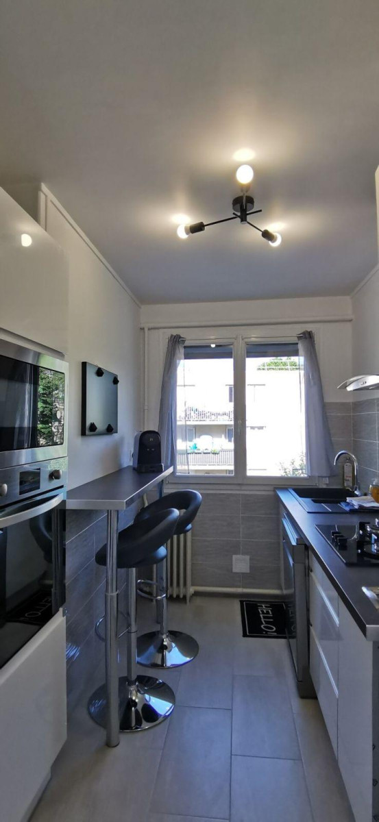 
                                                Colocation
                                                 3 chambres en coloc dans bel appartement 65 m²