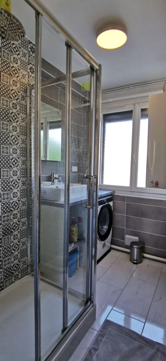 
                                                Colocation
                                                 3 chambres en coloc dans bel appartement 65 m²