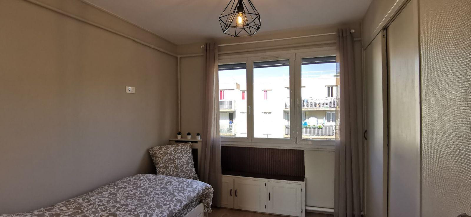 
                                                Colocation
                                                 3 chambres en coloc dans bel appartement 65 m²