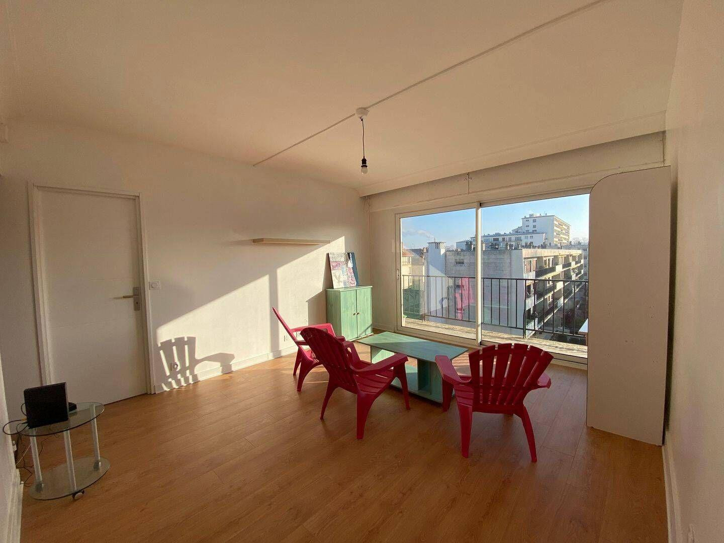 
                                                Colocation
                                                 3 chambres spacieuses 16m² dans belle coloc 100m²