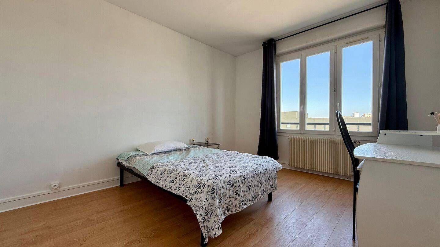 
                                                Colocation
                                                 3 chambres spacieuses 16m² dans belle coloc 100m²