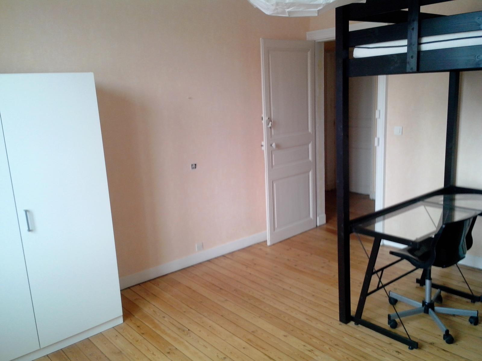 
                                                Colocation
                                                 3 chambres spacieuses dans T4 fonctionnel 74m²