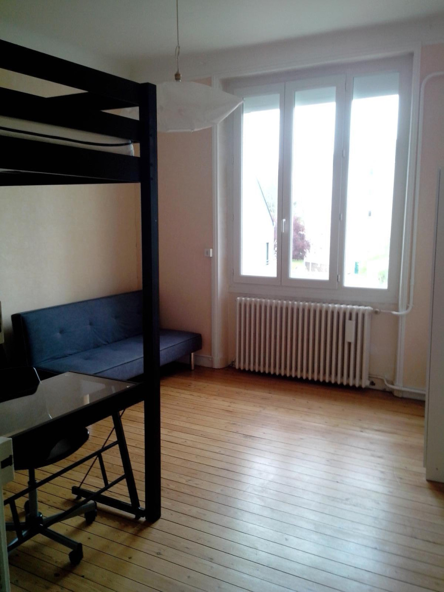 
                                                Colocation
                                                 3 chambres spacieuses dans T4 fonctionnel 74m²