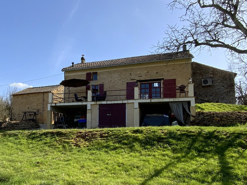 
                                                Vente
                                                 3 maisons/gîtes en pierre avec étang de baignade