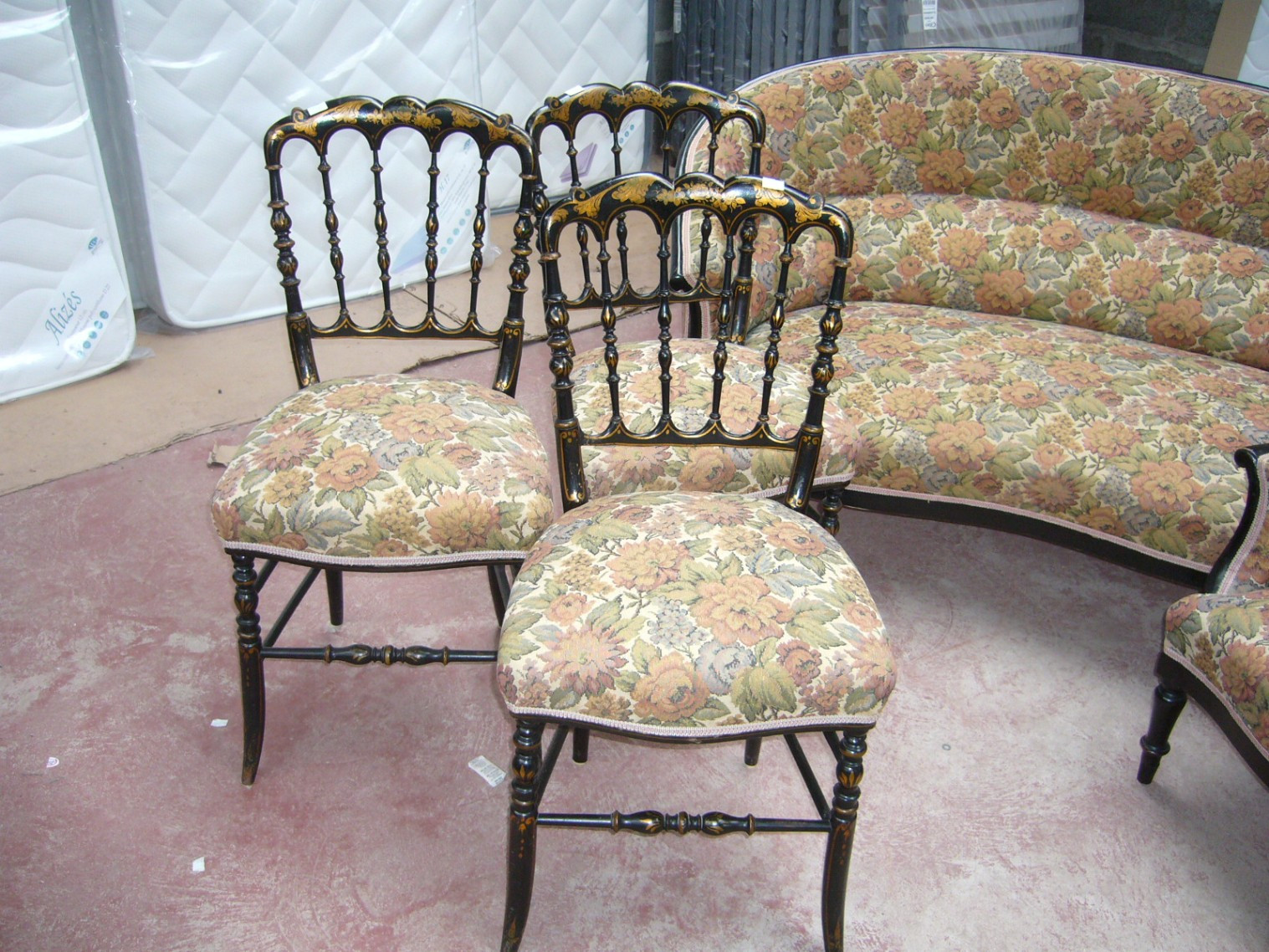 
                                                Meuble
                                                 3 petites chaises Napoléon III