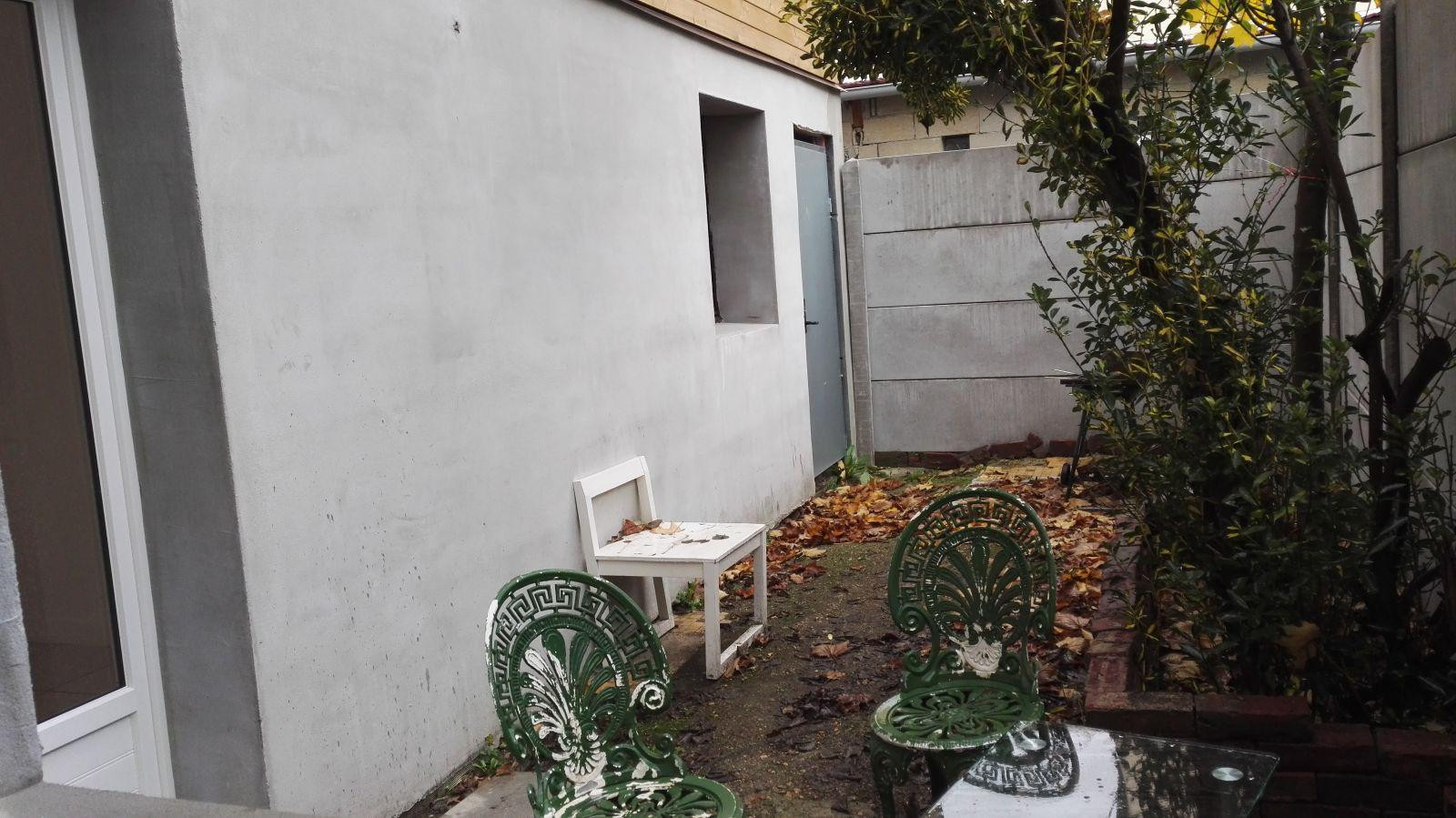 
                                                Location
                                                 3 Pièce meublé refait à neuf avec jardin.