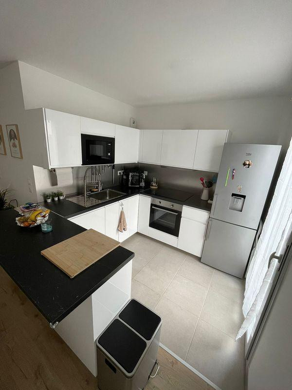 
                                                Location
                                                 3 pièces 70 m² + JARDIN privatif 75 m²