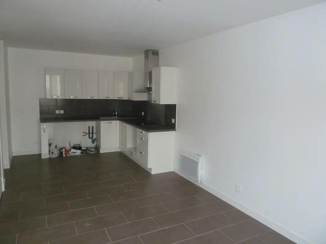 
                                                Location
                                                 3 Pièces 74m² calme proche centre ville
